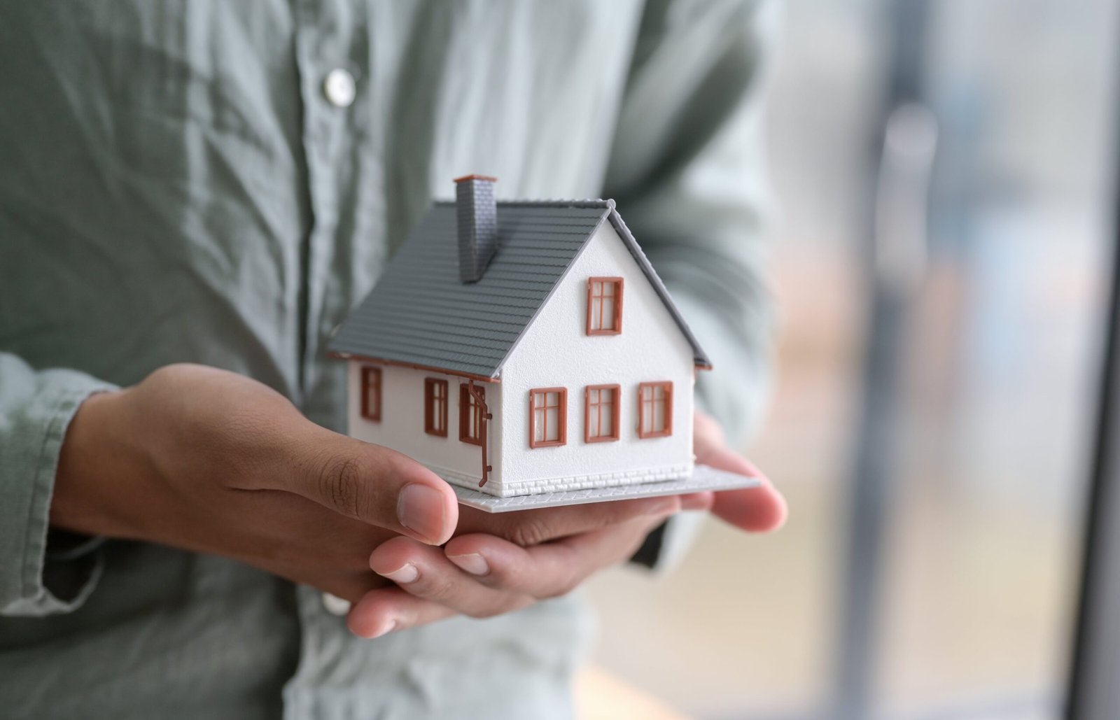 REAL ESTATE INVESTMENT SECRETS: GENERATING PASSIVE INCOME